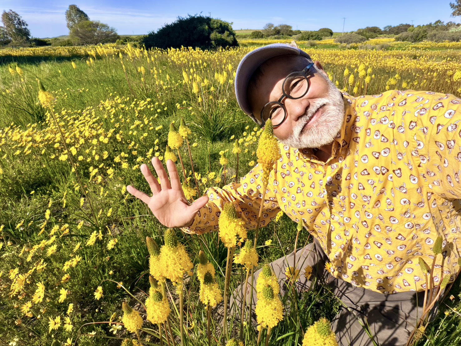 南アフリカの花園に立つ澤野新一朗さん